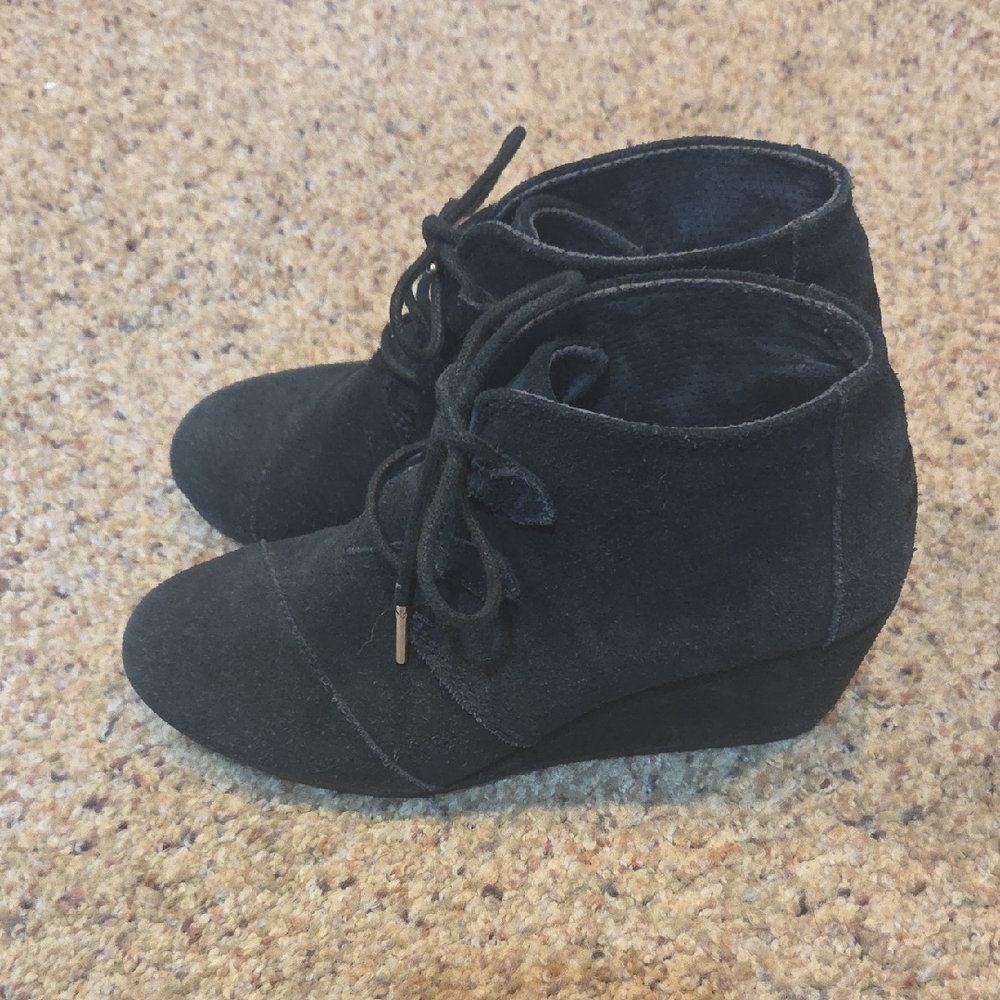 Toms Black Lace Up Suede Boots